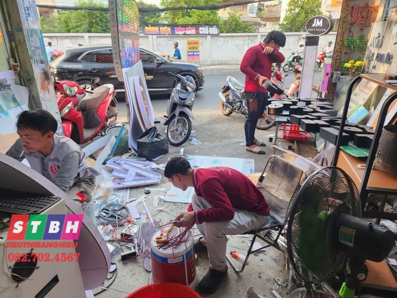 Thi công bảng hiệu giặt sấy