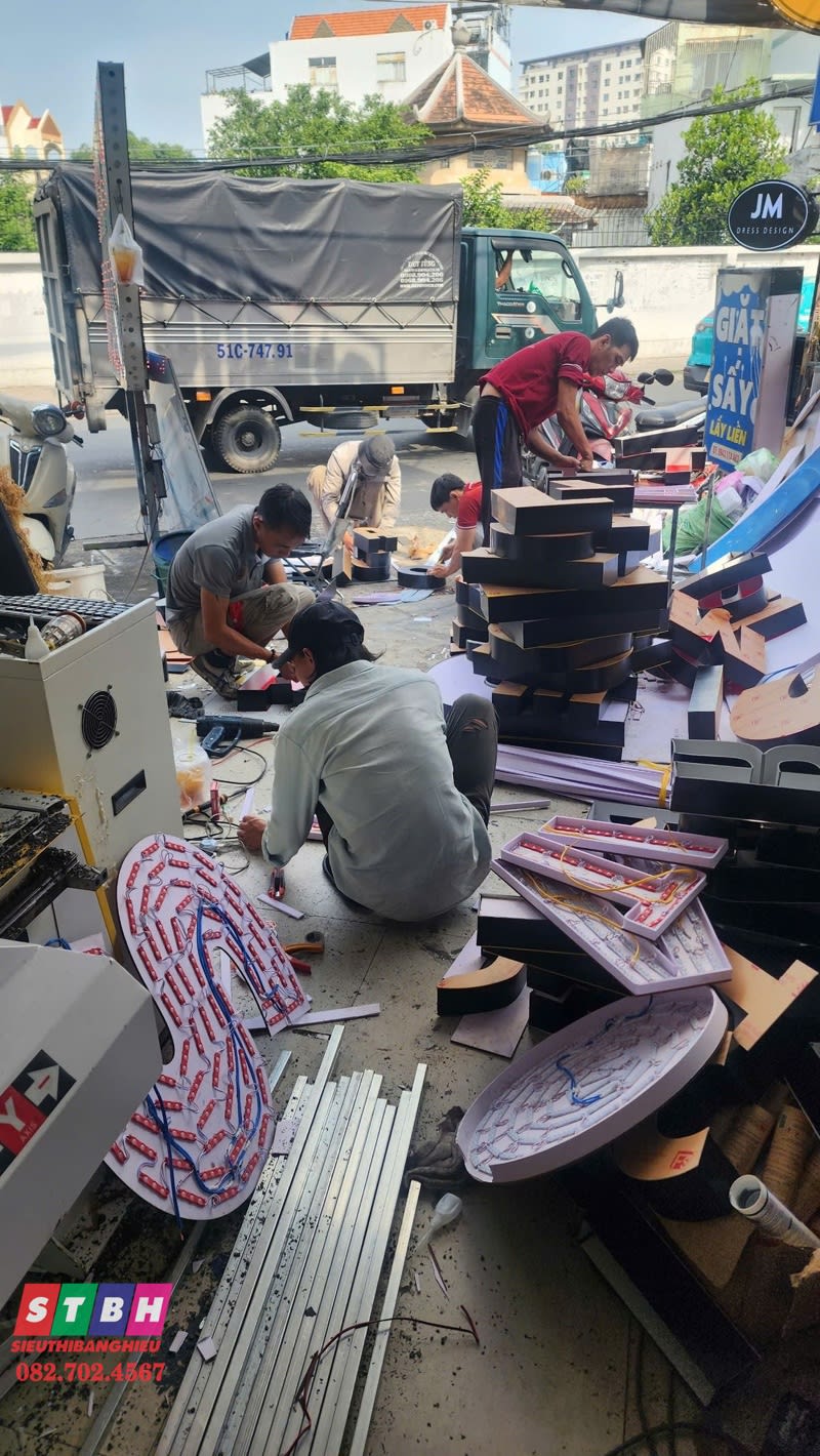 Gia công chữ nổi tại xưởng