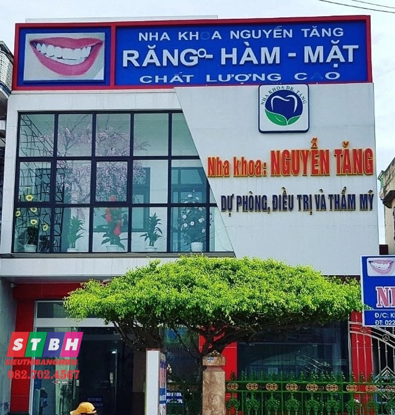 Bảng hiệu nha khoa chữ nổi mica có đèn