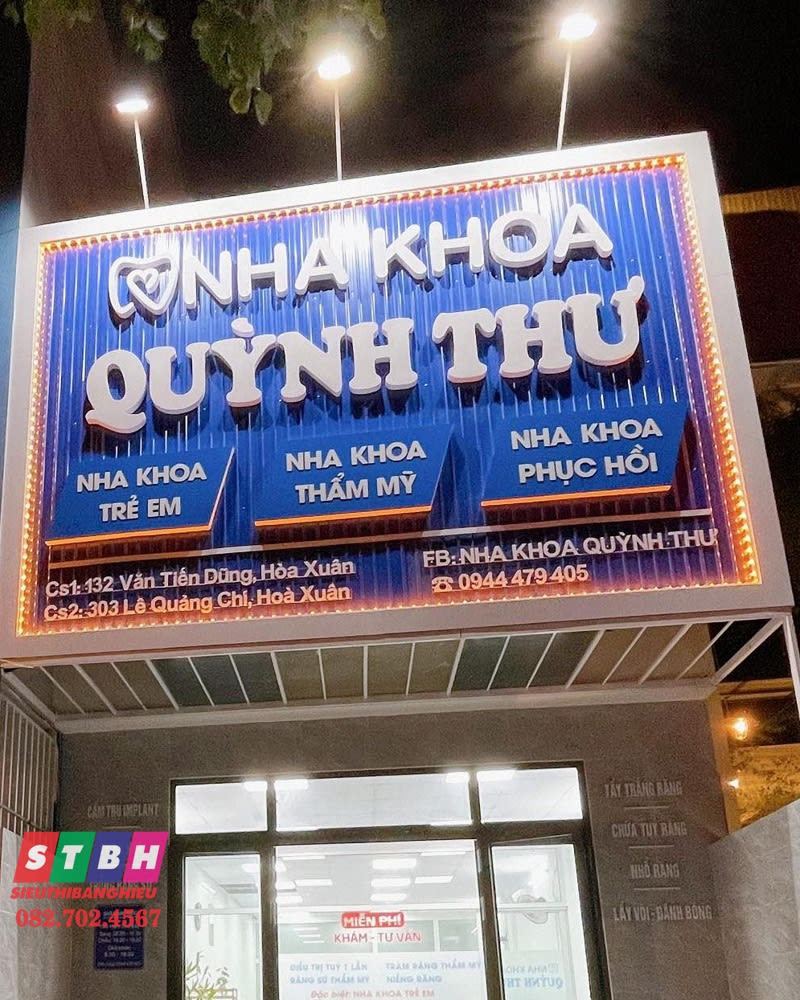 Bảng hiệu nha khoa với đèn LED