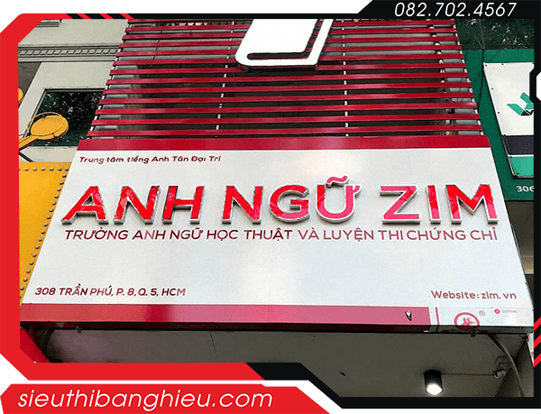 Bảng hiệu trung tâm ngoại ngữ