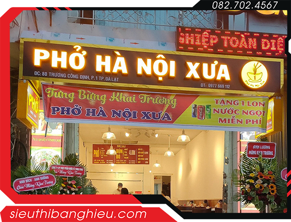 Bảng hiệu quán phở