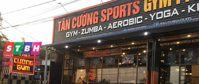 Bảng hiệu phòng fitness phong cách năng lượng cao