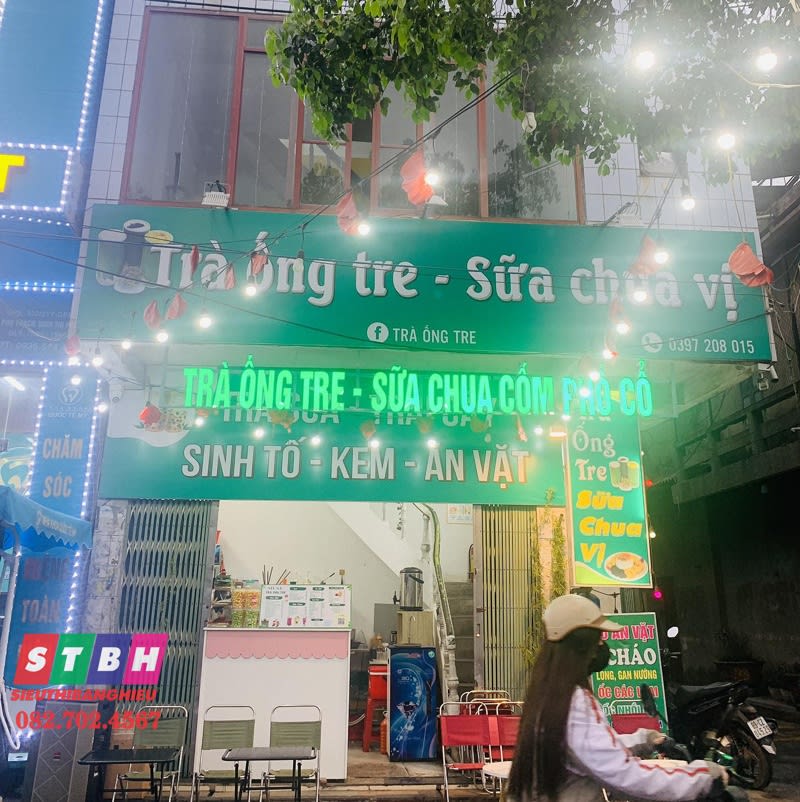 Mẫu bảng hiệu trà sữa nổi bật ban đêm