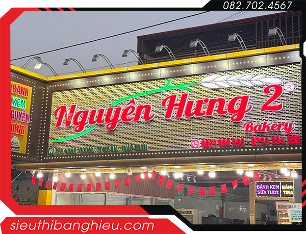 Bảng hiệu tiệm bánh mì