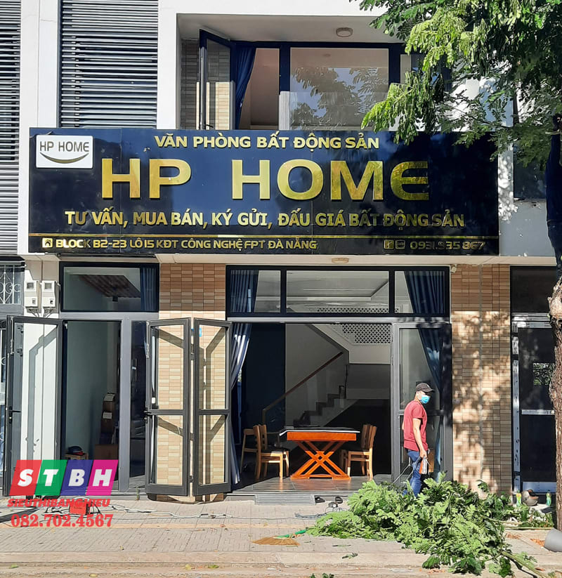 Bảng hiệu mica văn phòng bất động sản đẹp mắt