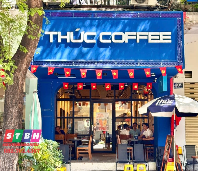 Mẫu Bảng Hiệu Phong Cách Nghệ Thuật Sáng Tạo