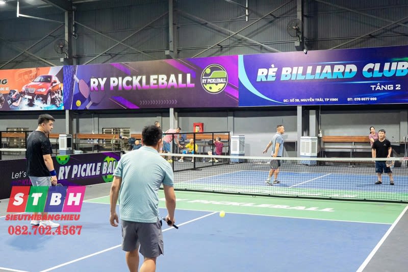 Thi công bảng hiệu Pickleball hiện đại, thu hút người chơi