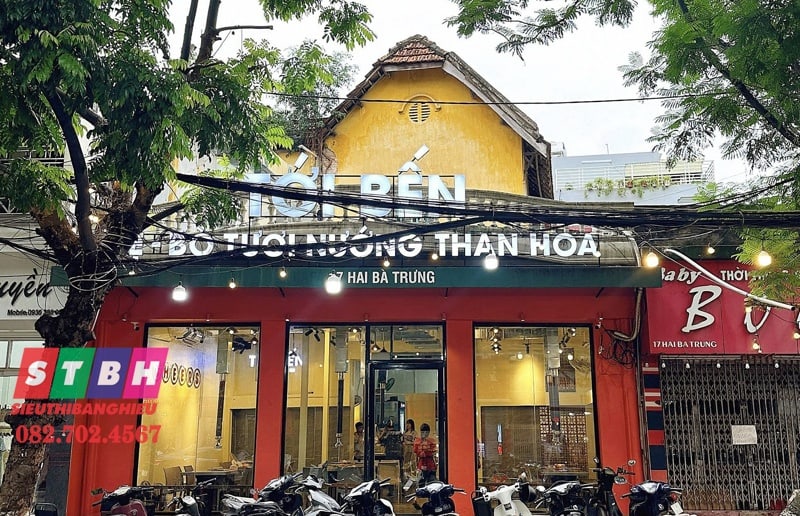 Bảng hiệu quán nướng độc đáo, thu hút khách trẻ