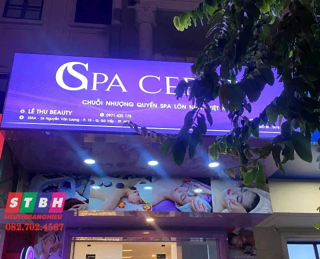 Bảng hiệu bạt Hiflex nổi bật với chữ lớn, dễ đọc từ xa — phù hợp cửa hàng tạp hóa.