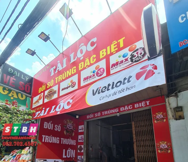 Bảng hiệu decal giá rẻ cho cửa hàng nhỏ — thiết kế đơn giản, tiết kiệm chi phí.