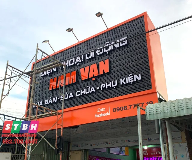 Bảng hiệu Tôn Sóng tiết kiệm chi phí — thi công nhanh, màu sắc tinh tế, chữ nổi bật rõ ràng.