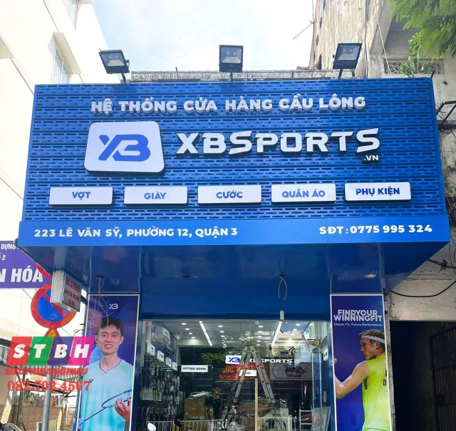 Bảng hiệu Tôn Sóng bền chắc cho mặt tiền cửa hàng