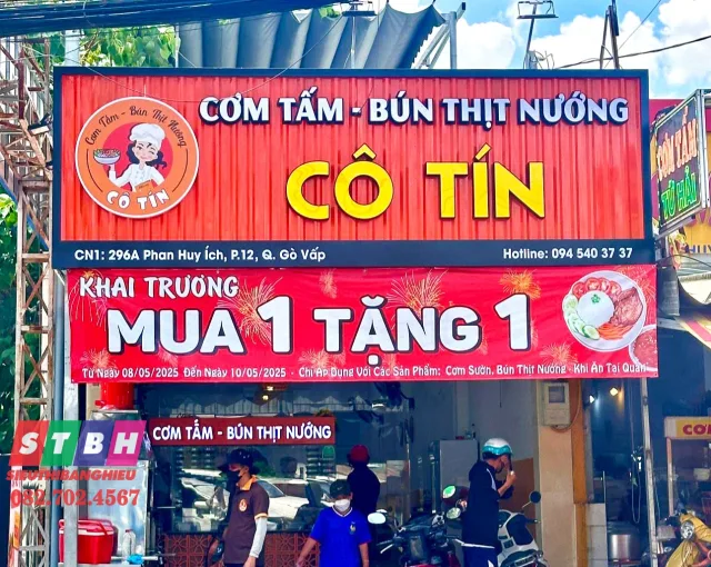Bảng hiệu bún thịt nướng chữ nổi dễ đọc và sang trọng