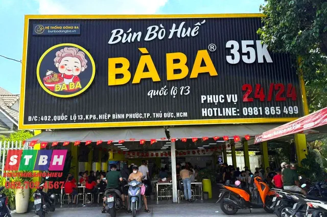 Bảng hiệu bún bò Huế kích thước lớn với chữ nổi sang trọng