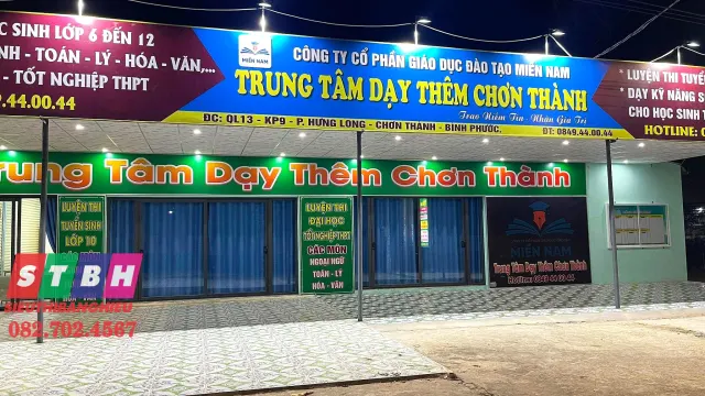 Bảng hiệu dạy thêm gắn trực tiếp trước nhà