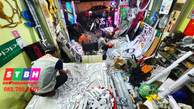 Thi công bảng hiệu chữ nổi tại xưởng