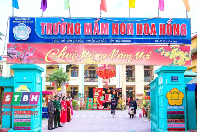 Bảng hiệu trường mầm non tạo cảm giác thân thiện, gần gũi