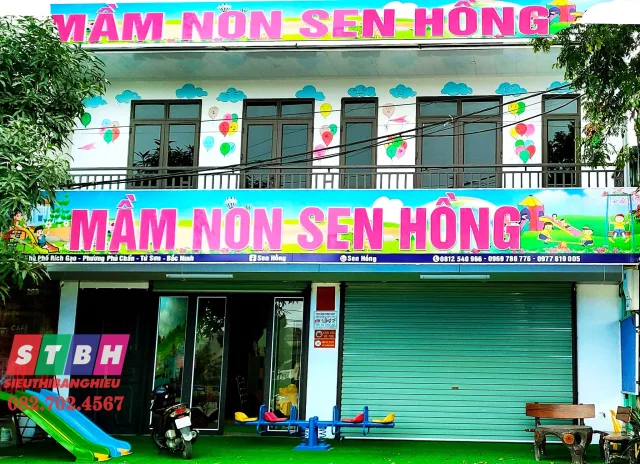 Bảng hiệu trường mầm non đẹp chắc chắn phù hợp ngoài trời