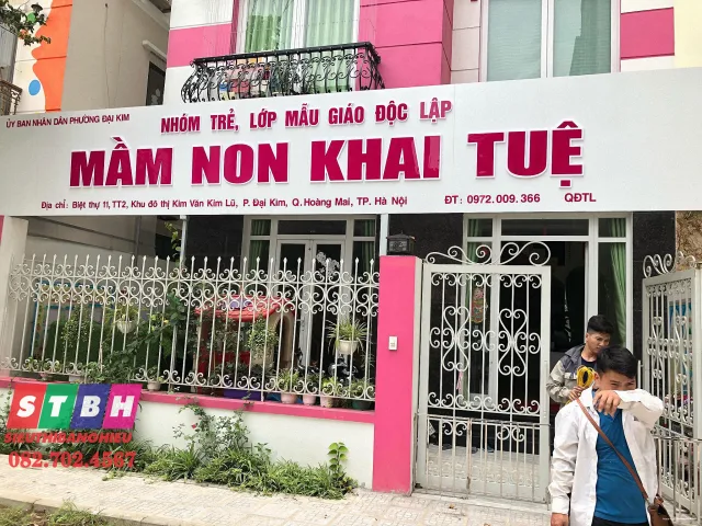 Bảng hiệu trường mầm non thiết kế sinh động cho bé