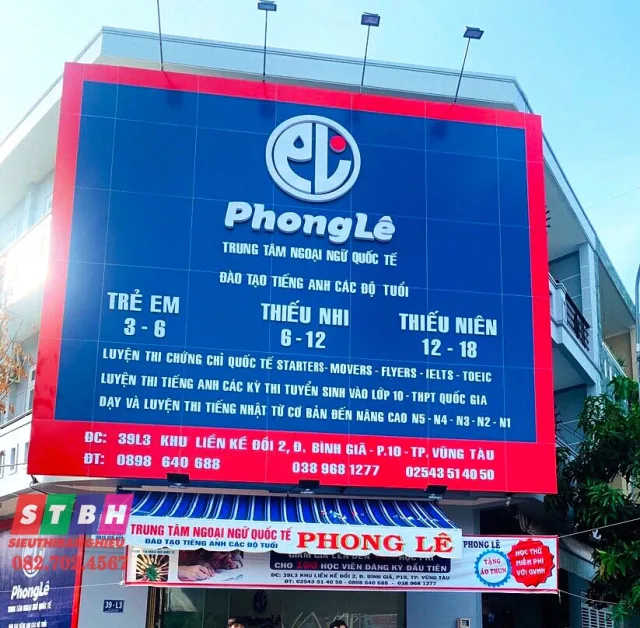Bảng hiệu trung tâm ngoại ngữ uy tín tạo ấn tượng ban đầu