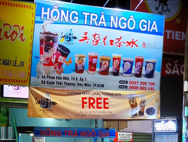 Mẫu bảng hiệu trà sữa nổi bật ban đêm