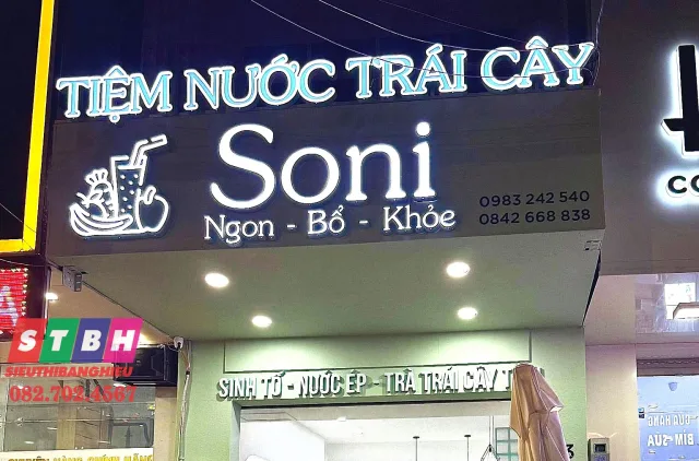 Thiết kế bảng hiệu nước ép tông màu xanh lá dịu mát