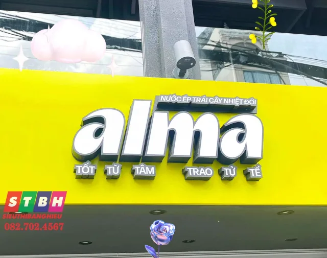 Bảng hiệu sinh tố nước ép sang trọng, tăng sức hút mặt tiền