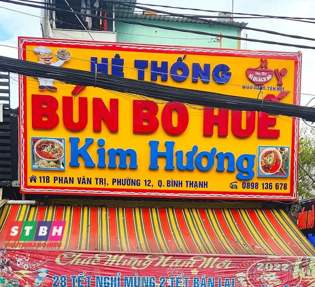 Bảng hiệu quảng cáo món bún bò Huế chuẩn vị