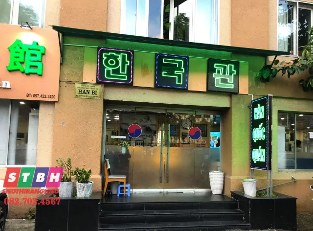 Thiết kế bảng hiệu Hàn Quốc nổi bật ban đêm