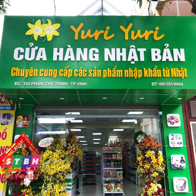 Bảng hiệu quán Nhật sử dụng đèn vàng ấm áp
