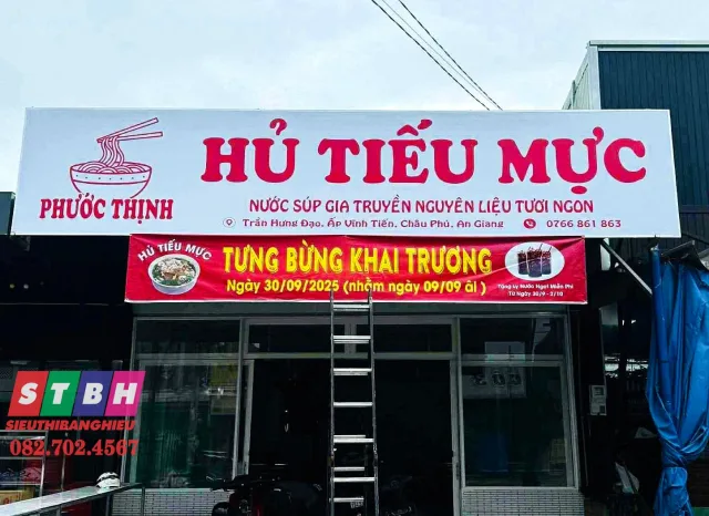 Biển hiệu hủ tiếu cho quán bán sáng và tối