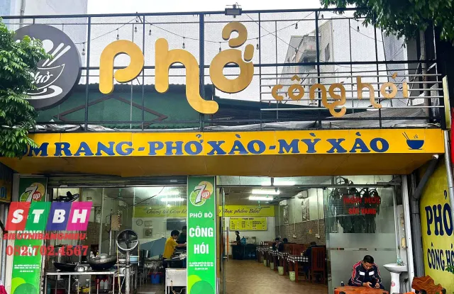 Bảng Hiệu Quán Phở sang trọng tạo ấn tượng ban đầu