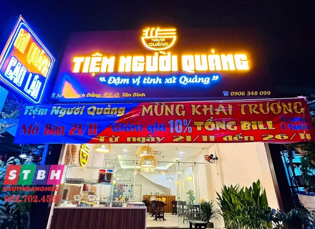 Bảng hiệu tiệm mì Quảng đẹp mắt và nổi bật