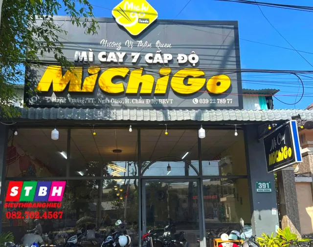 Bảng hiệu mì cay phù hợp quán ăn đêm