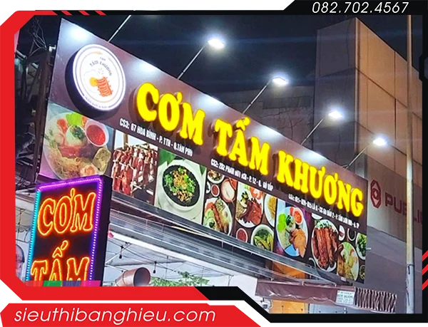 Bảng hiệu quán cơm