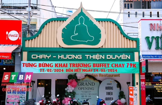 Bảng hiệu quán chay tinh tế, thu hút khách đi đường