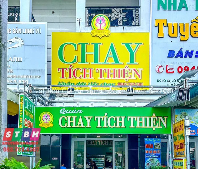 Bảng hiệu quán chay đẹp, dễ kết hợp decor tổng thể