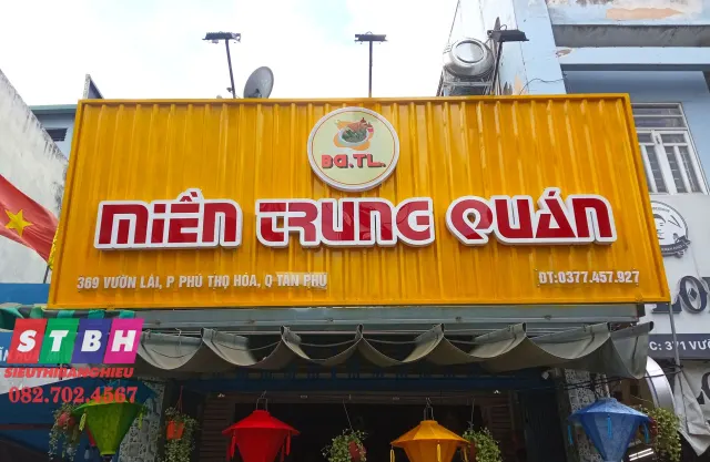 Bảng hiệu quán bánh xèo dễ nhìn dễ nhớ ban ngày