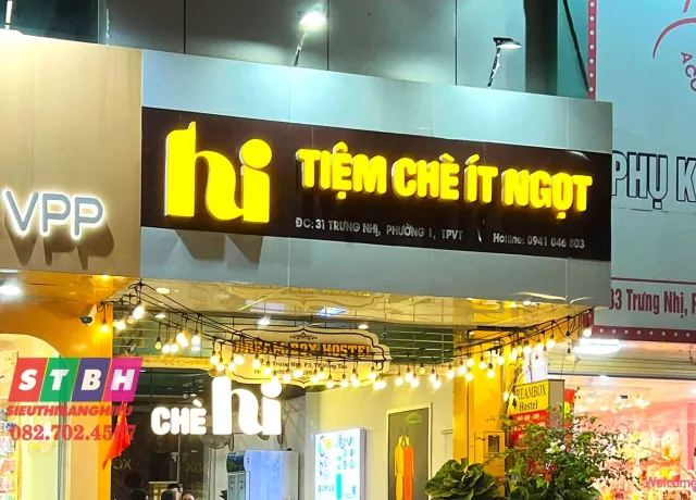 Mẫu bảng hiệu quán chè dùng chữ nổi mica