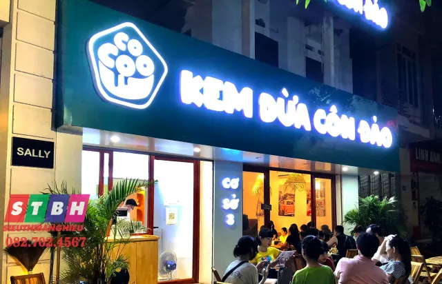 Bảng hiệu quán kèm chữ nổi mica nền alu