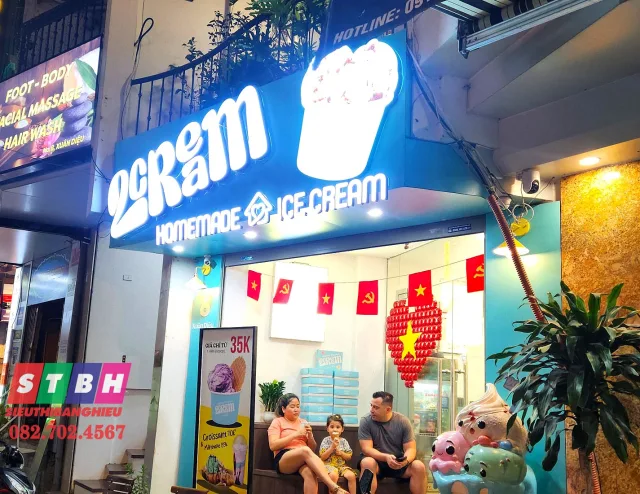 Bảng hiệu quán kem theo xu hướng mới