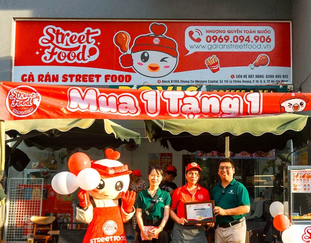 Bảng hiệu gà rán thiết kế hiện đại dễ nhận diện