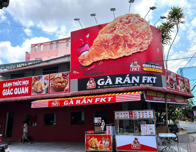 Bảng hiệu gà rán dễ thi công và lắp đặt