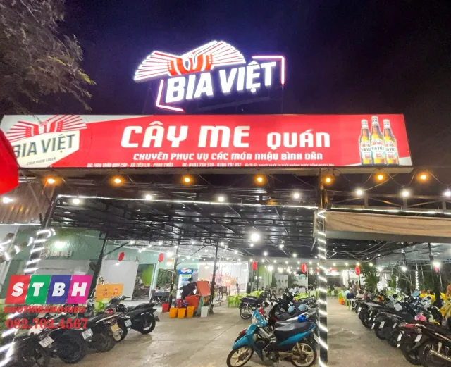 Bảng hiệu quán nhậu bình dân chữ lớn dễ nhìn ban đêm