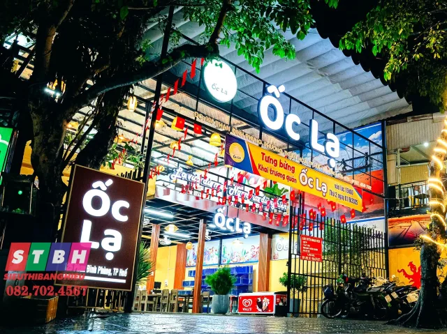 bảng hiệu quán ốc phong cách hiện đại