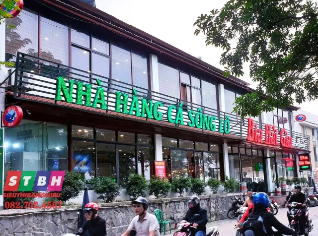 Mẫu bảng hiệu quán bia phong cách tối giản