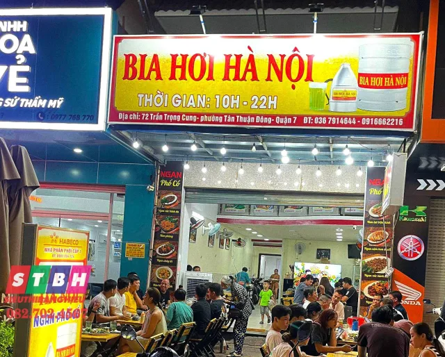 Bảng hiệu quán bia mang phong cách bình dân