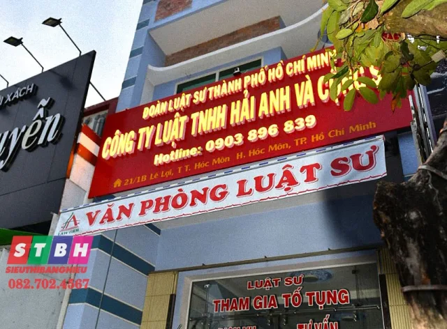 Bảng hiệu văn phòng luật sư thiết kế theo phong thủy