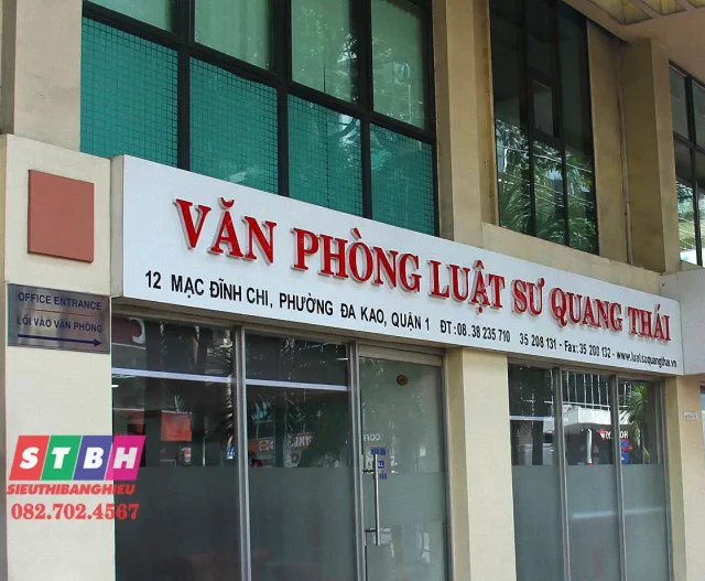 Bảng hiệu văn phòng luật sư phù hợp cho luật sư trẻ